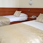 Kolovare فندق 4*