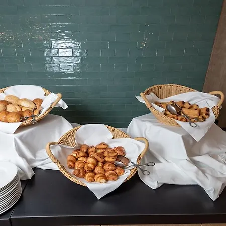 Отель Kolovare 4*