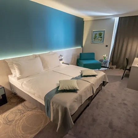 Hotel Kolovare 4*