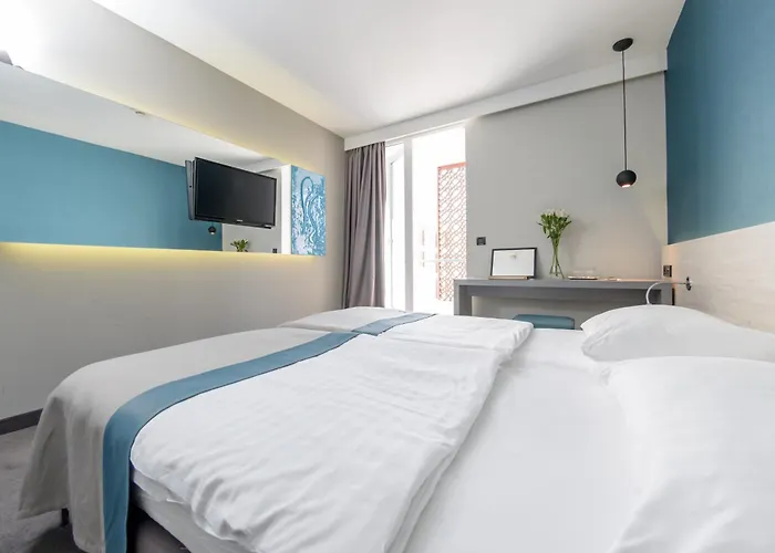 Kolovare Hotel