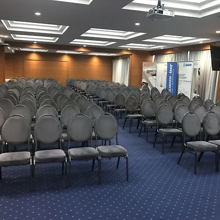 科洛瓦尔酒店 酒店