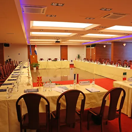 科洛瓦尔酒店 4* 扎达尔